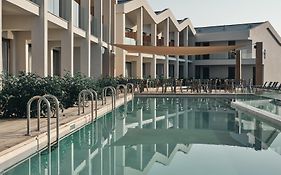 Aqua Bay Suites